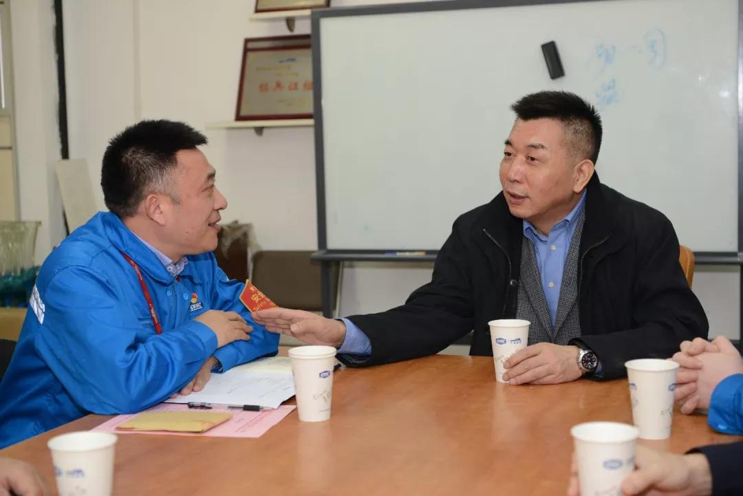 中国J9九游会集团党组成员走访慰问